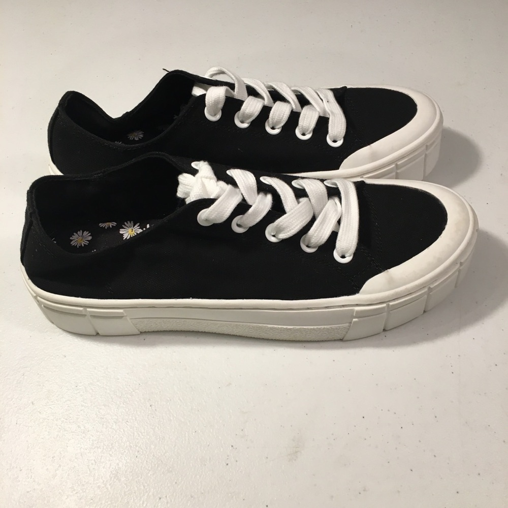 Mad Love Sneakers Black White Size 9
